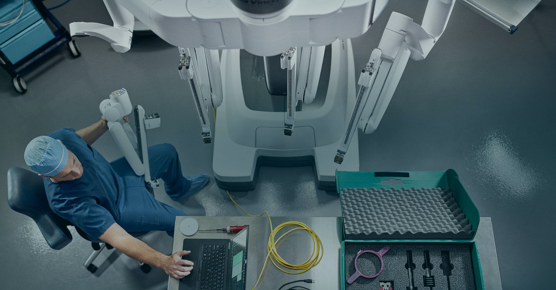 intuitive surgical robot